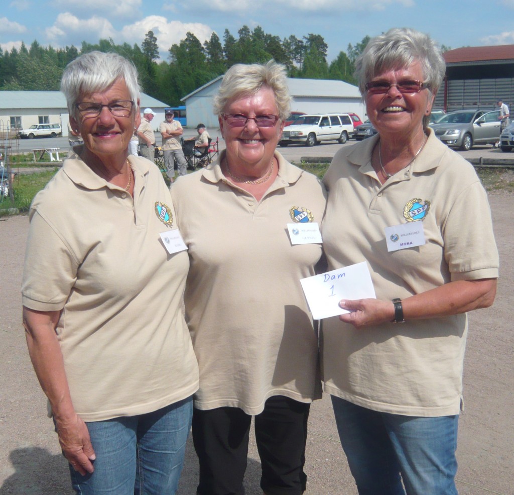 Segrarna i damtrippeln, Bollebygden 1, fr.v Björg Appelkvist, Gunnel Krook och Mona Carlsson.