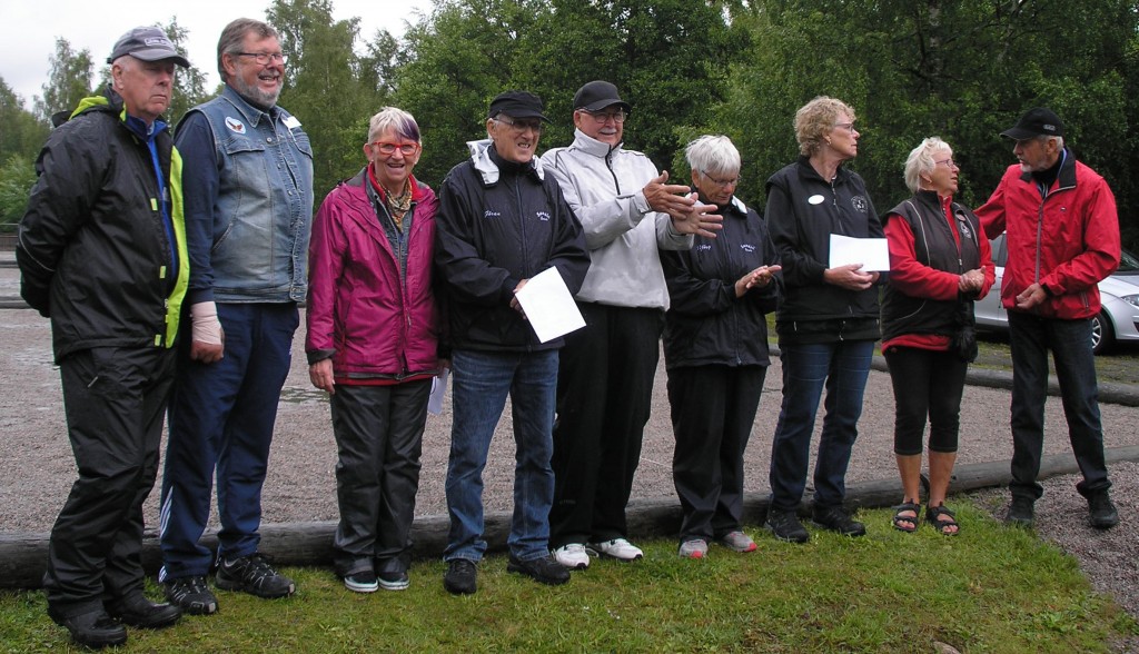 På fjärde till sjätte plats kom, fr.v. Hökerum 1 med Per-Ola Eliasson, Eddy Persson och Anita Ekunger, i mitten på sjätte plats, Sansjö 3 med Göran Appelkvist, Rolf Bryngelsson och Björg Appelkvist, och till höger, på femte plats, Tidaholm med Mona Hjers, Mariette Johansson och Åke Karlsson.