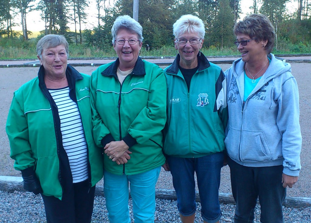 Till vänster damklassens mästare, Ann-Marie Johansson och Christina Ahlberg, samt finalmotståndarna Inga-Lill Johansson och Birgitta Eliasson.