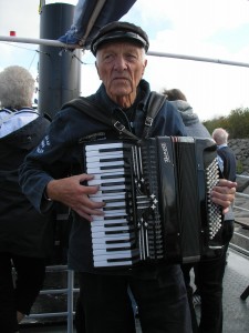 Ingmar Kavsjö, uppskattad underhållare på båtturen:.