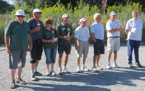 Finallagen i Stigs Minne 2014: fr.v segrarna Ove Johansson, Anita och Kurt Larsson samt Romano Percat, tvåorna Ronnie Andersson, Egon Ekunger, Per-Ola Eliasson och Eddy Persson.