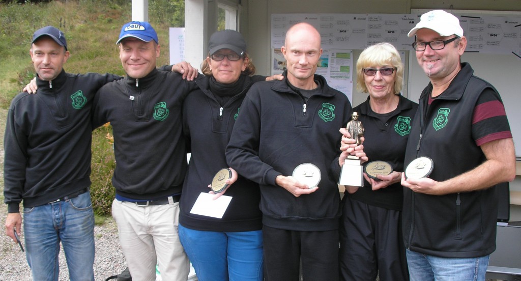 Årets Knalleserie-vinnare, POM från Toarpsdal, fr.v Ove Karlsson, Herman Thorell, Birgitta Thorell, Jonas Mårtensson, Margit Dahlgren och Leif Mollberg.