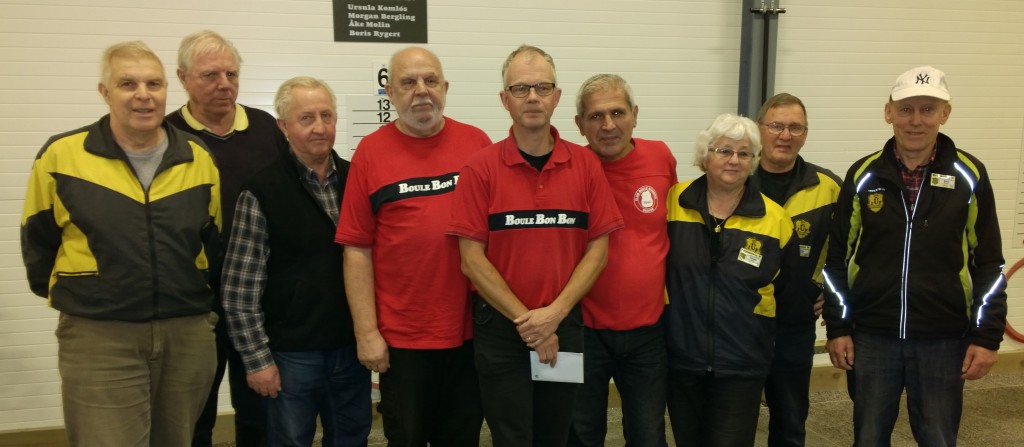 De tre bäst placerade, fr.v på andraplats ULC Morgan Bergling, Boris Rygert och Sune Lidh, segrarna från BON Lennart Öberg, Mats-Eric Jansson och Hamid Zangeneh och t.h. ULC-laget med Ursula Komlos, Åke Molin och Dick Enander.