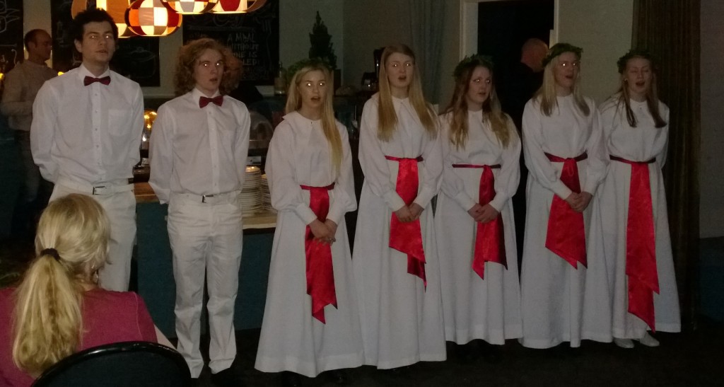 Ulricehamns Lucia underhöll ända fram till bara en timma kröning på torget.