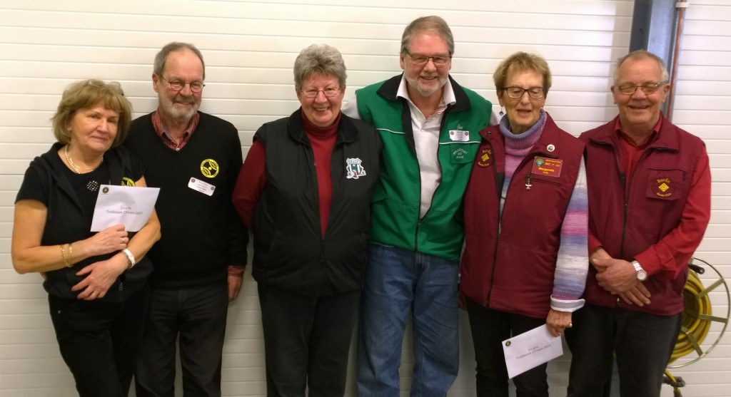 Segrarna från DAL Christina och Jan Ahlberg flankerade av t.h VET Ggg Hhh och Ghhj Hhhh samt t.h trean Margareta Linde och Arne Andersson, BBC.