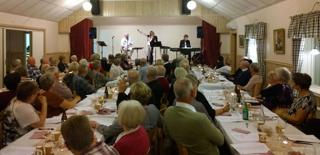 Hällstads bygdegård blev fullsatt när Hökerums SPF-are ordnade pub-afton