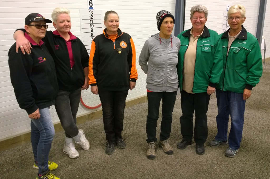 Ulricacupens prispall, segrarna Inger Oscarsson och Christiane Negrelli flankerade till vänster av tvåorna Malin Almedal och Else-Marie Hafström och till höger treorna Christina Ahlberg och Inga-Lill Johansson.