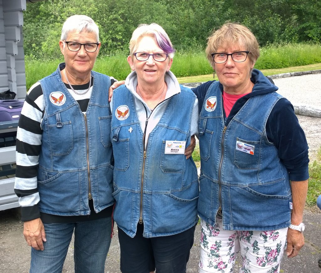 Prispallen i damklassen: Klubbmästarinnan Anita Ekunger flankerad av t.v. tvåan Barbro Almgren och t.h. trean Birgit Ernvid.