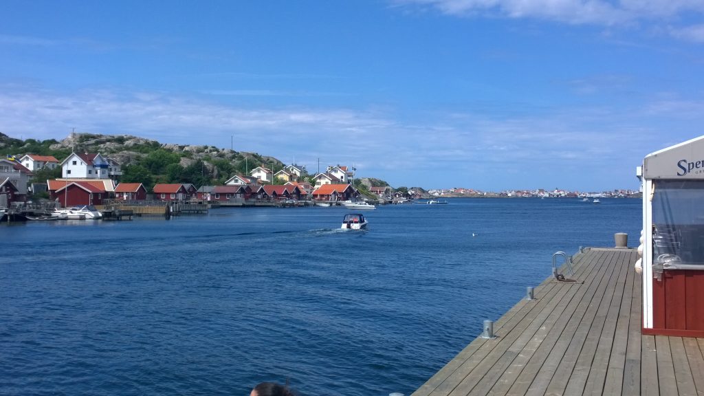 Hamnen i Rönnäng visade sig på bästa humör.